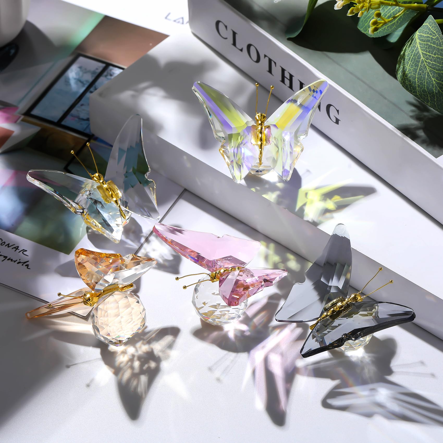 Ornalrist Golden Crystal Butterfly Figurines Gifts for Women, Flying Butterfly Collectible Figurines Paperweights Crystal Animals Figurines for Tabletop Home Decor (Golden)